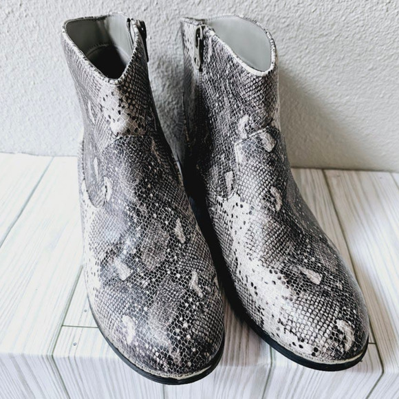 Cat & Jack Snake Skin print faux leather booties- Girl's Size 5 - Picture 5 of 6